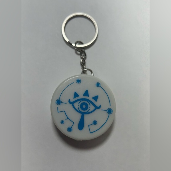 The Legend of Zelda - Sheikah Slate Light up Keychain 🗡️🛡️ - Picture 2 of 6